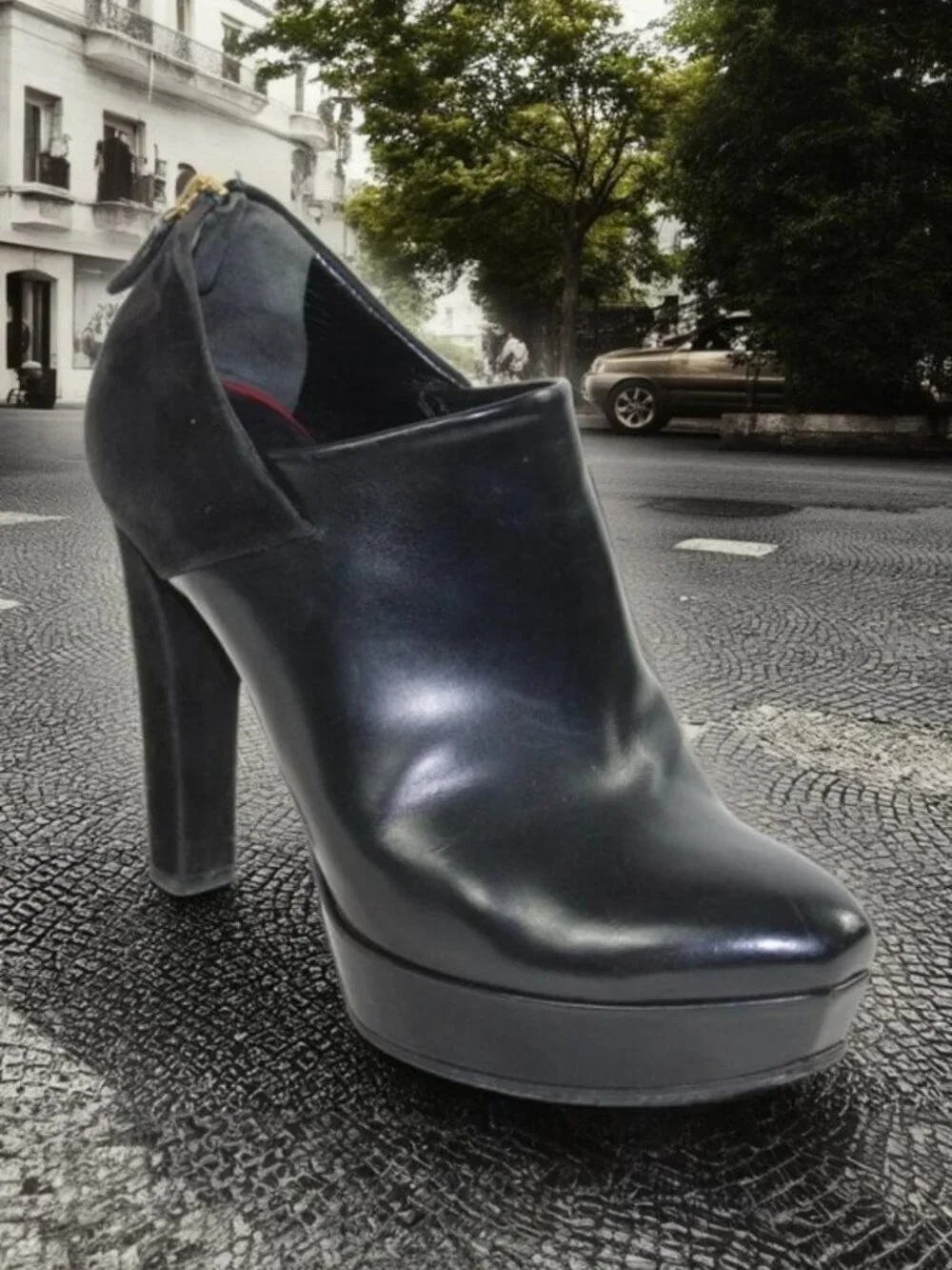 Gucci Black Leather Suede Accent Platform Stiletto Ankle Boot, Size 36.5 - Picture 2 of 12